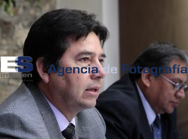 Simulacro de sismo en primaria - ES imagen agencia de fotografía