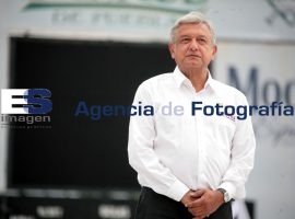Cierre de campaña AMLO estadio Hermanos Serdán - ES imagen agencia de fotografía