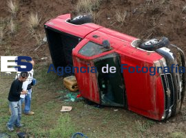 Fallece una persona en volcadura - ES imagen agencia de fotografía