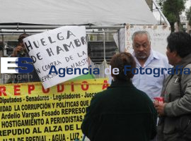 Inician maestros huelga de hambre - ES imagen agencia de fotografía