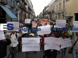 Marchan maestros en el centro historico - ES imagen agencia de fotografía