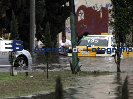 Inundacion Av. Nacional y Av. Margaritas - ES imagen agencia de fotografía