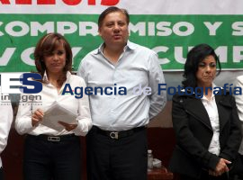 PRI firma compromisos por comunidades indígenas - ES imagen agencia de fotografía