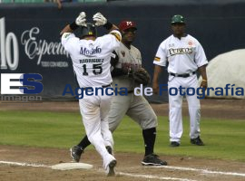 Basebal Pericos Vs. Petroleros - ES imagen agencia de fotografía