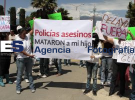Piden salida de Policías - ES imagen agencia de fotografía