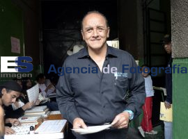 Vota Victor Hugo Islas  - ES imagen agencia de fotografía