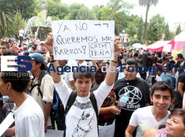 Jóvenes inconformes con resultados electorales - ES imagen agencia de fotografía