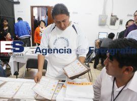Abren paquetes electorales en el IFE - ES imagen agencia de fotografía