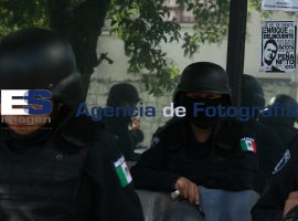 Policia estatal resguarda instalaciones IFE - ES imagen agencia de fotografía