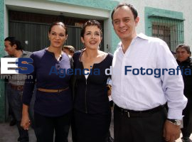 Recibe Maritza Ortiz constancia - ES imagen agencia de fotografía