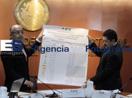 Entregan Constancias a Blanca y Lozano - ES imagen agencia de fotografía