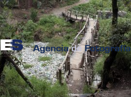 Inseguridad en puente - ES imagen agencia de fotografía