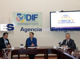 Convenio beca un niño - ES imagen agencia de fotografía