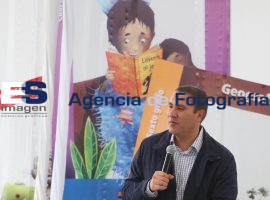 Inicia distribución de libros de texto - ES imagen agencia de fotografía