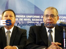 A partir de este ciclo escolar obligatorio uniforme único: SEP - ES imagen agencia de fotografía