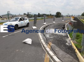 Se desgaja parte del puente de la UDLAP - ES imagen agencia de fotografía