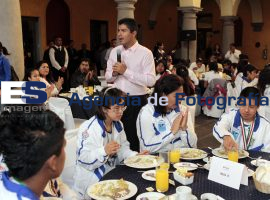Reconocen a deportistas - ES imagen agencia de fotografía