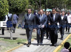 Entregan uniformes policiales  - ES imagen agencia de fotografía