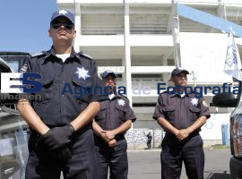 Equipo a policía Auxiliar - ES imagen agencia de fotografía