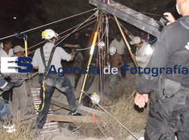 Rescatan en Coxcatlán a una persona que cayó en un pozo - ES imagen agencia de fotografía
