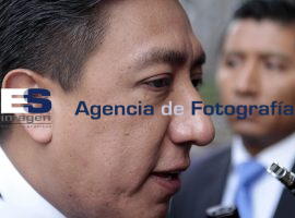 Lara Terron y la policía - ES imagen agencia de fotografía