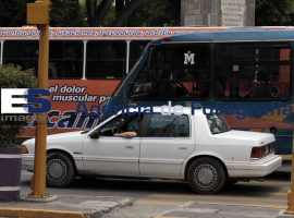 Transporte publico en Av 11 norte-sur - ES imagen agencia de fotografía