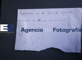 Recado avisando de vacaciones en Congreso del Estado - ES imagen agencia de fotografía