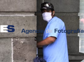 Limpian ayuntamiento - ES imagen agencia de fotografía