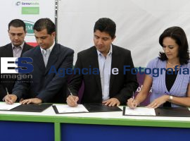 Firma convenio DIF Farmatodo - ES imagen agencia de fotografía