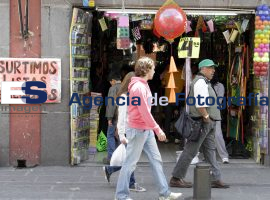 Compras de útiles para regreso a clases  - ES imagen agencia de fotografía