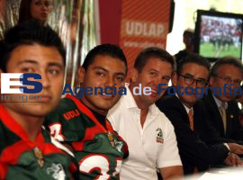 Presentación equipo de americano Aztecas UDLAP - ES imagen agencia de fotografía