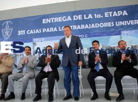 Entregan casas a trabajadores BUAP - ES imagen agencia de fotografía
