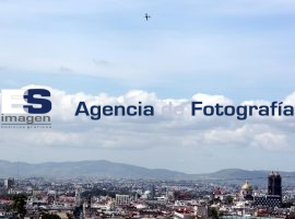 Aviones sobrevuelan la ciudad de Puebla - ES imagen agencia de fotografía