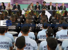 Se gradúan policías municipales - ES imagen agencia de fotografía