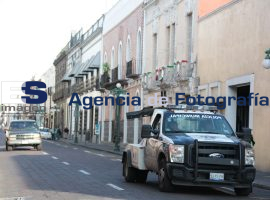 Evitan estacionamiento en la cinco poniente - ES imagen agencia de fotografía