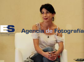 Cristina Ávila dio la ponencia Hacia un Periodismo de Paz - ES imagen agencia de fotografía