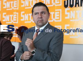 Jorge Luis Barreda SNTE 51 en entrega de estímulos - ES imagen agencia de fotografía