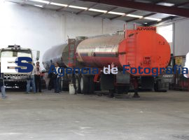 Muere por explosión reparando pipa de combustoleo - ES imagen agencia de fotografía