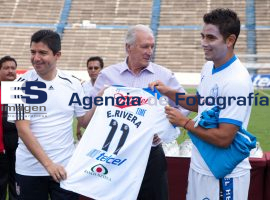 Eduardo Rivera saluda Puebla FC - ES imagen agencia de fotografía