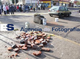 Cierran vialidad para pedir obras - ES imagen agencia de fotografía