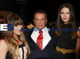 Enrique Agüera y familia en tercer informe - ES imagen agencia de fotografía