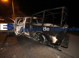 Queman patrullas de la policía municipal - ES imagen agencia de fotografía