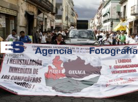 Marchan Sindicatos y Organizaciones civiles - ES imagen agencia de fotografía