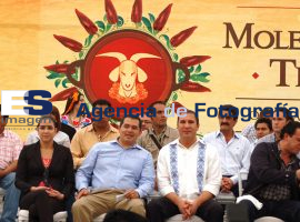 Participa Rafael Moreno Valle en la Matanza de Chivos en Tehuacá - ES imagen agencia de fotografía