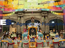 Ofrenda monumental patio del palacio del ayuntamiento - ES imagen agencia de fotografía