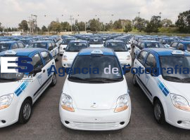 Entraga RMV unidades de taxi local a chóferes - ES imagen agencia de fotografía