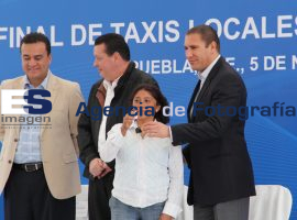 Entraga RMV unidades de taxi local a chóferes 1 - ES imagen agencia de fotografía