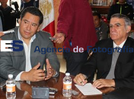 Reunión con el delegado del IMSS Francisco Frayle y Leobardo Sot - ES imagen agencia de fotografía