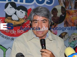 Niños Productores de huevo de Rancho - ES imagen agencia de fotografía