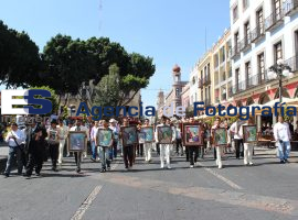 Mariachis salen en su tradicional desfile festejando a Santa Cec - ES imagen agencia de fotografía
